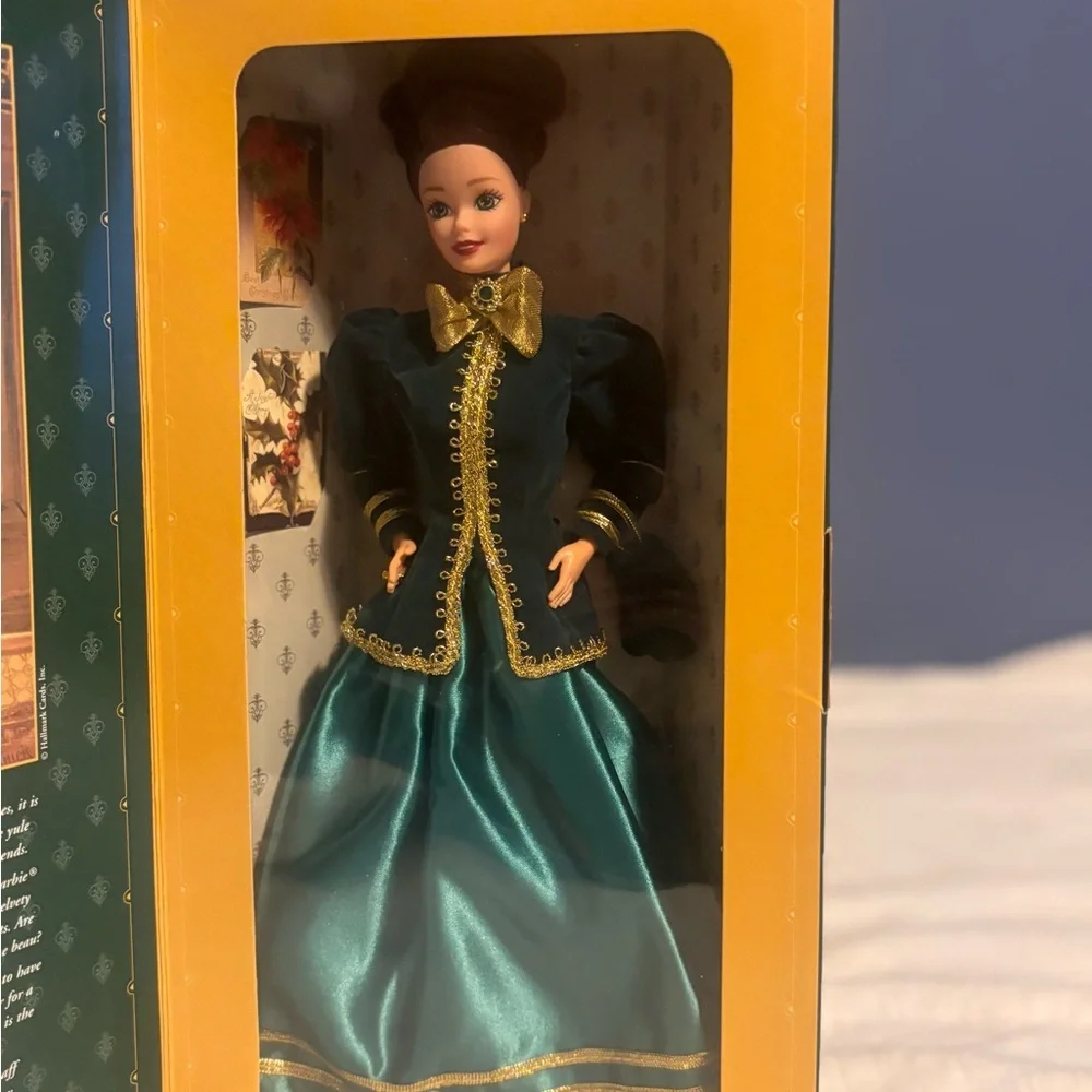 Yuletide Romance Barbie Hallmark Special Edition Doll 1996 Mattel 15621 New.